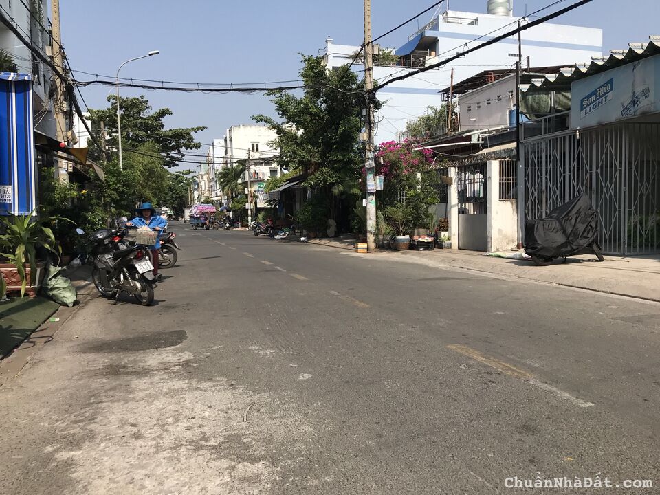 Bán nhà mặt tiền Lê Lâm, 4x20m, 3 lầu, Giá 10.8 tỷ TL