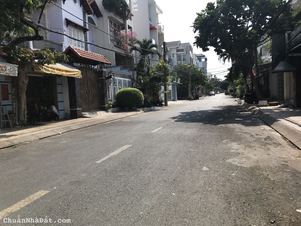 Bán nhà mặt tiền Lê Lâm, 4x20m, 3 lầu, Giá 10.8 tỷ TL