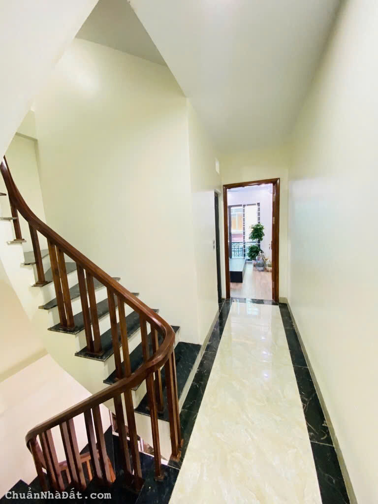 Bán nhà Phânlô NGUYỄN AN NINH,51m2x7phòng,ngõ rộng thênh than,lên Tầng nhìn ra phố Hơn8tỷ  