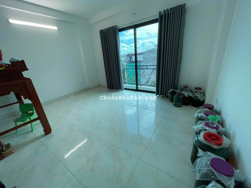 Bán nhà TRƯƠNG ĐỊNH , Ô TÔ TRÁNH , KINH DOANH , ĐƯƠNG THÔNG, 5T MT 4.3m, DÂN XÂY HƠN 8 TỶ 