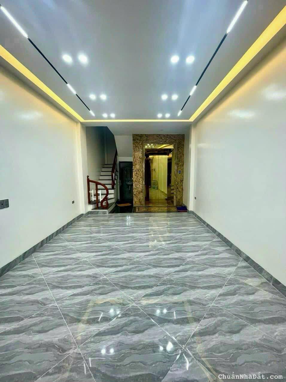 Bán nhà gần Hồ Đền Lừ,THANG MÁY, THÔNG ,KINH DOANH, TRƯỚC NHÀ RỘNG BA GÁC QUAY ĐẦU ,7 TỶ   