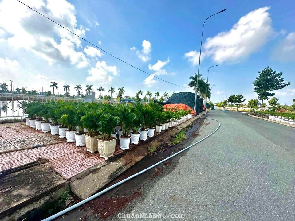 Cuối Năm cần vốn nhập hàng Tết Chú Sáu gửi bán dùm lô đất Nằm Ngay Trung Tâm Đô Thị 