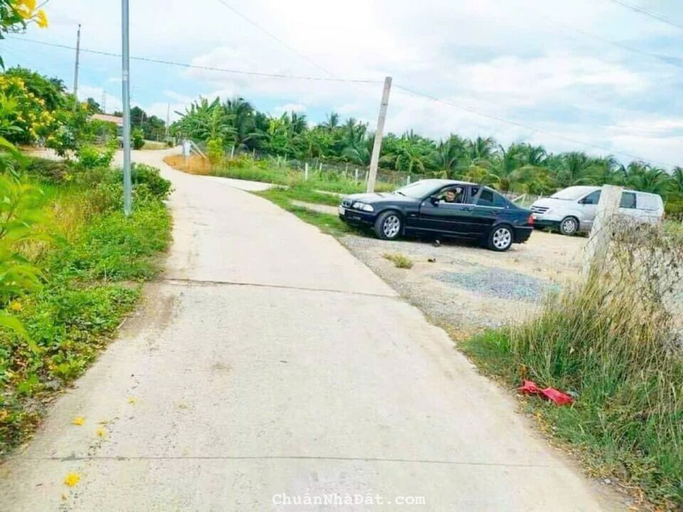   Bán lô đất thổ cư  mặt tiền đường liên ấp 5 -8