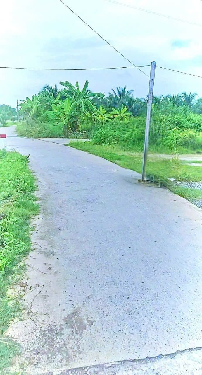   Bán lô đất thổ cư  mặt tiền đường liên ấp 5 -8