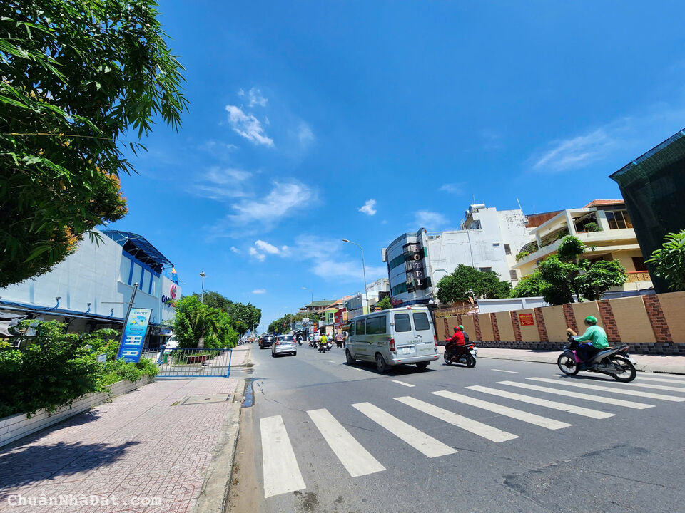 Combo không tì vết = DT: 6x18. Hầm, 6 Lầu, Có 90tr/tháng, Giá: 21 tỷ - Mặt tiền Nguyễn Kệm