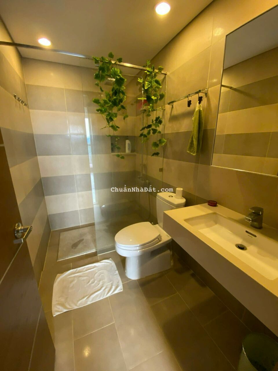 Cho thuê căn hộ 2pn2wc-93m2-full nội thất gần sân bay giá rẻ, ở ngay, Lh 0932192028-Ms.Mai
