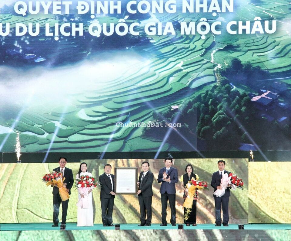 Bán shophouse- sàn 105m2, 4 tầng - Sở hữu lâu dài - Khu du lịch quốc gia - thị trấn Mộc Châu Bán shophouse- sàn 105m2, 4 tầng - Sở hữu lâu dài - Khu du lịch quốc gia - thị trấn Mộc Châu