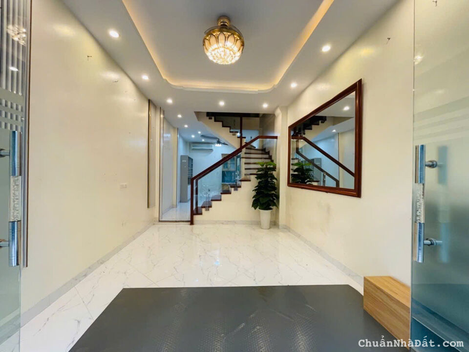 Dịch Vọng Cầu Giấy – Bán nhà 40m2 5 tầng ngõ rộng giá 7.xx tỷ
