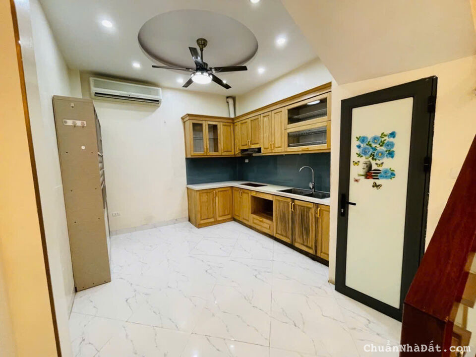 Dịch Vọng Cầu Giấy – Bán nhà 40m2 5 tầng ngõ rộng giá 7.xx tỷ