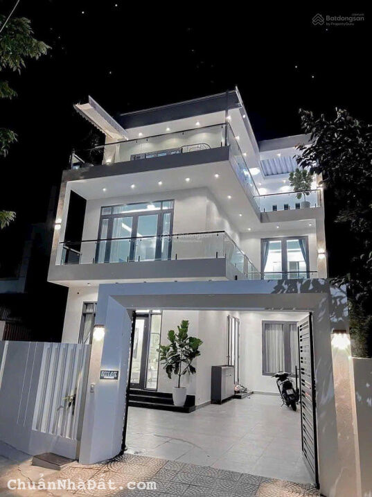 Bán nhà HXH Lê Văn Sỹ, Q3. DT: 4.5*19m, nở hậu 5,4m. CN 88m2. Nhà 3 tầng ST, giá 10 tỷ TL Bán nhà HXH Lê Văn Sỹ, Q3. DT: 4.5*19m, nở hậu 5,4m. CN 88m2. Nhà 3 tầng ST, giá 10 tỷ TL