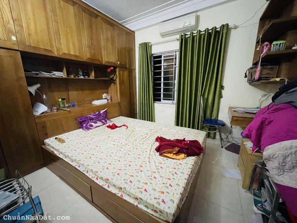 Bán nhà Trịnh Đình Cửu - Hoàng Mai, DT 40m2, Giá hơn 5 tỷ , oto đỗ cửa , Ngõ thông tứ trung .