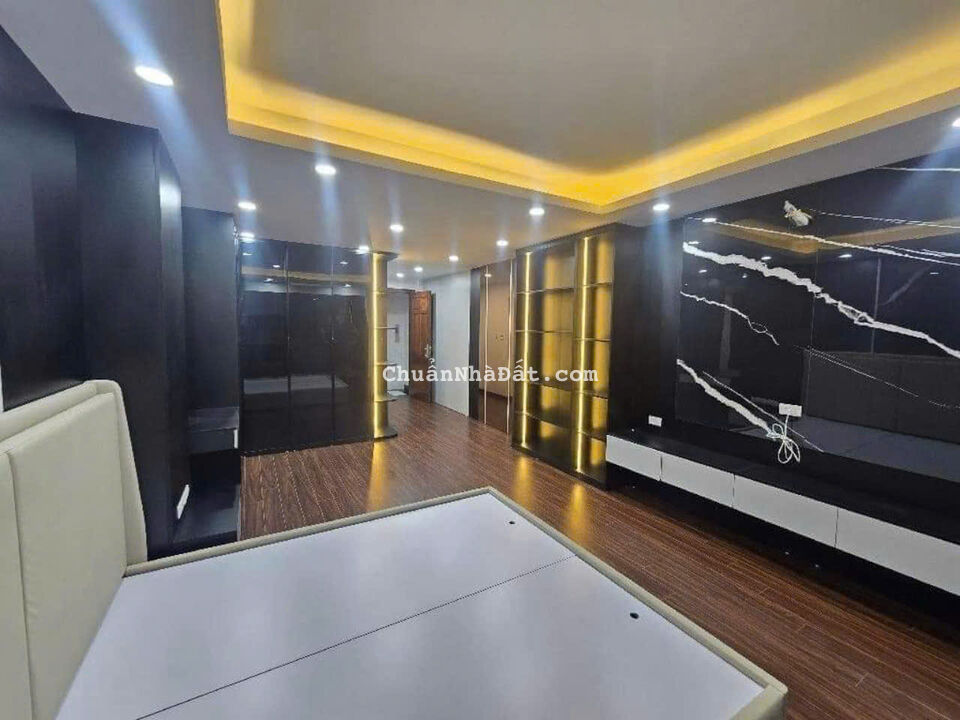 BÁN NHÀ LÊ TRỌNG TẤN - TX , DT55M , MT4M ,GIÁ HƠN 12 TỶ - Ô TÔ ĐỖ CỬA - THANG MÁY CHỜ 