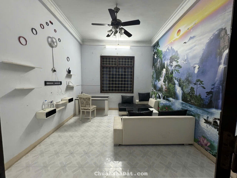 Bán Nhà Hoàng Văn Thái - TX , DT : 45m2 , Giá Hơn 8 Tỷ , Hai Thoáng , cách oto 15m