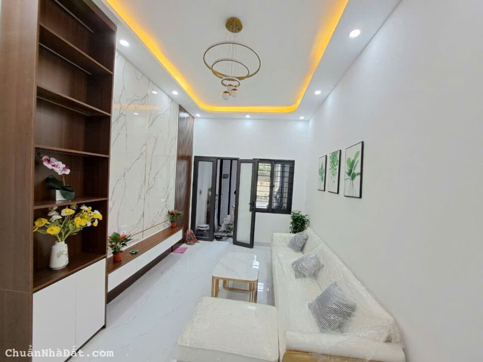 Bán nhà Lê Trọng Tấn - Thanh xuân, DT 40m2, Giá hơn 5 tỷ , oto 30m ,Lô góc.
