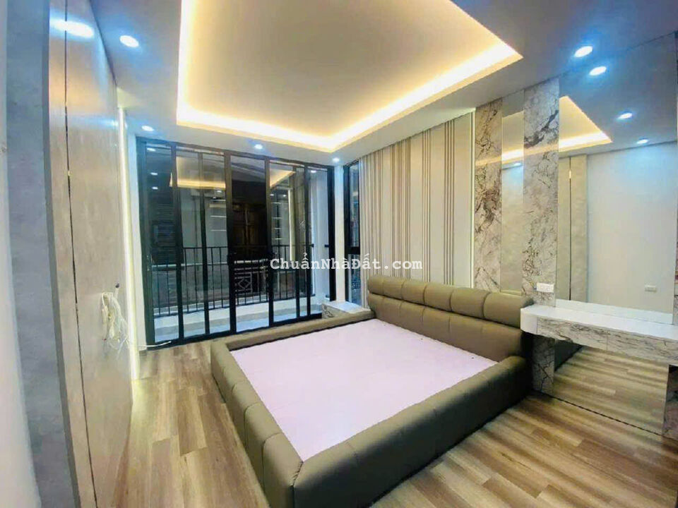 Nhà Đẹp Định công Thượng - Cầu Lủ - DT:40m2 ,Giá nhỉnh 6 Tỷ, Oto đỗ cổng , hai thoáng