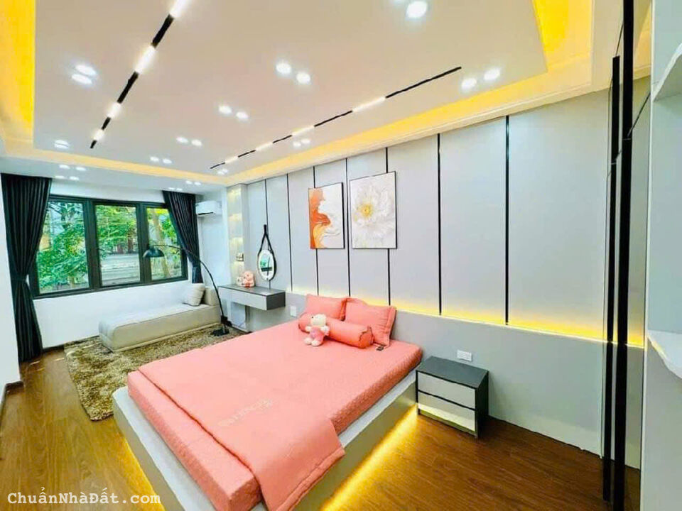 Bán Nhà Hoàng Liệt - Hoàng Mai , DT :30M2 X 5 T, , Giá hơn 5 Tỷ , oto đỗ cổng , Kinh doanh Bán Nhà Hoàng Liệt - Hoàng Mai , DT :30M2 X 5 T, , Giá hơn 5 Tỷ , oto đỗ cổng , Kinh doanh