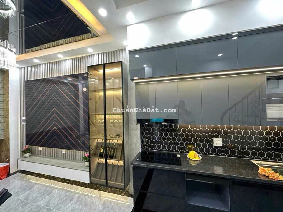 Nhà đẹp BA ĐÌNH, phân lô ngõ thông Ô TÔ, tặng full nội thất.