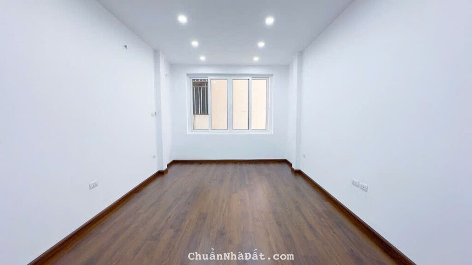 5 tỏi hơn x nhà Đội Cấn 5 tầng x mặt tiền 3.5m - Ngõ to ô tô - Trước nhà thoáng - Sân để xe rộng