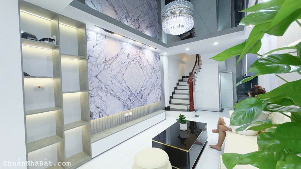 5 tỏi hơn x nhà Đội Cấn 5 tầng x mặt tiền 3.5m - Ngõ to ô tô - Trước nhà thoáng - Sân để xe rộng