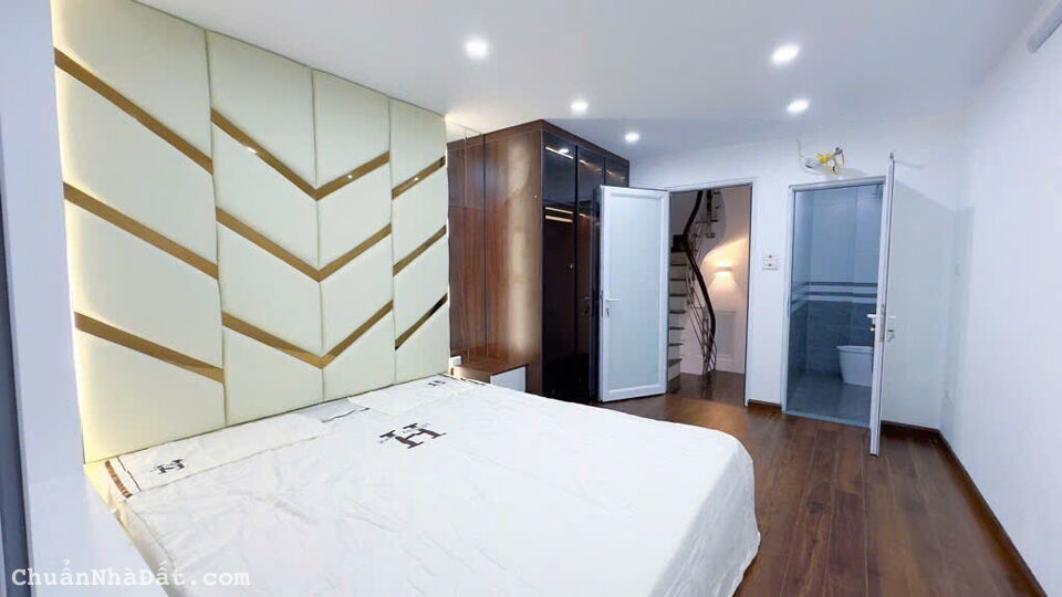 5 tỏi hơn x nhà Đội Cấn 5 tầng x mặt tiền 3.5m - Ngõ to ô tô - Trước nhà thoáng - Sân để xe rộng