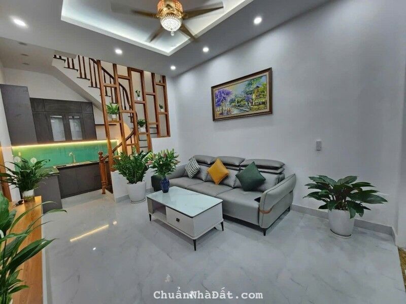 SIÊU HIẾM! Nhà nguyên căn Quán Thánh 30m², 4 tầng, 2PN, giá chỉ 7 triệu/tháng