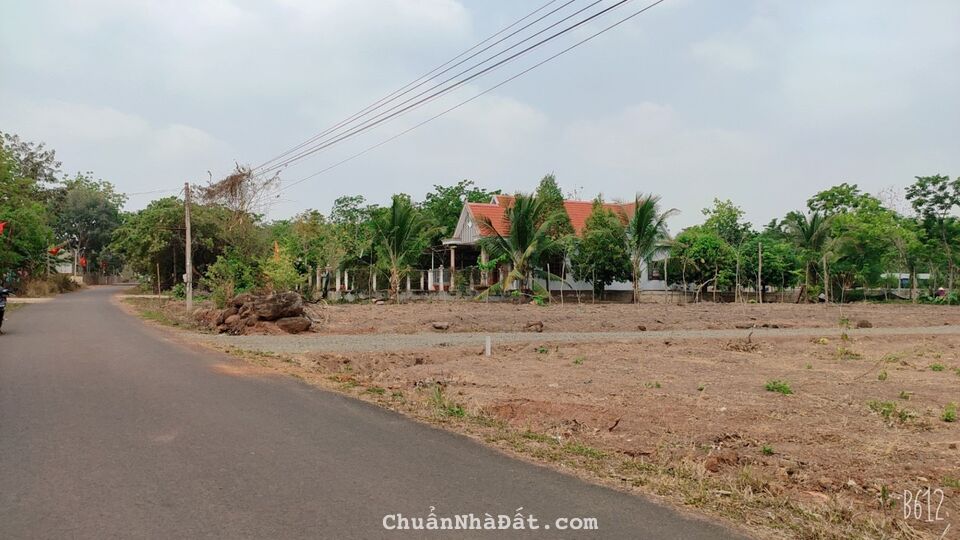 CẦN BÁN ĐẤT THỊ XÃ 1.280M2 ĐẤT ĐỐI DIỆN NHÀ MÁY, XÍ NGHIỆP TIỆN KINH DOANH. GIÁ 180 TRIỆU 