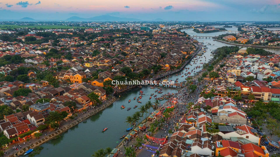 Cần bán lô đất nền ngay phố cổ Hội An, mặt tiền đường phù hợp kinh doanh, giá 2 tỷ X