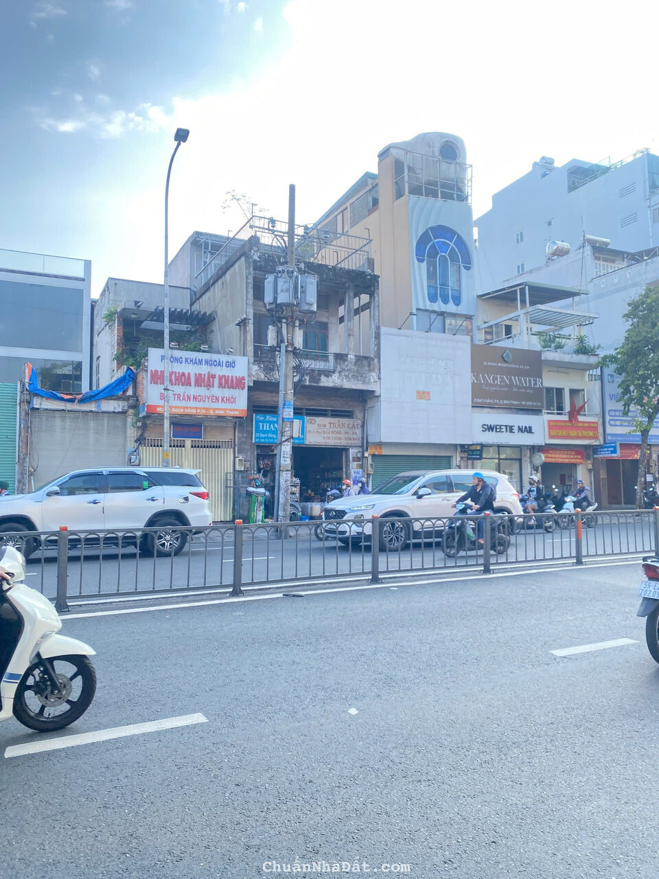 Bán Nhà Mặt Tiền Số: 19-21 Bạch Đằng, Phường 15, Quận Bình Thạnh. Ngay Ngã 4 Hàng Xanh.