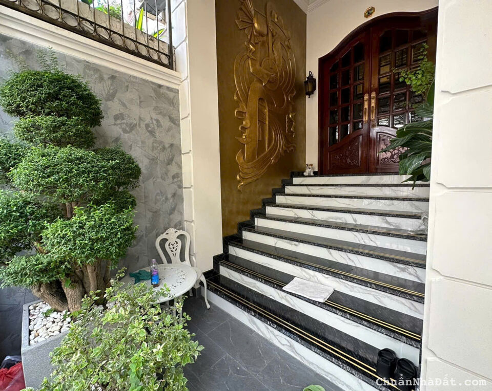 Nhà Bán Cực Đẹp Số 163/19 Thành Thái. Ngang 6m Dài 16m. Hầm + 5 Tầng.