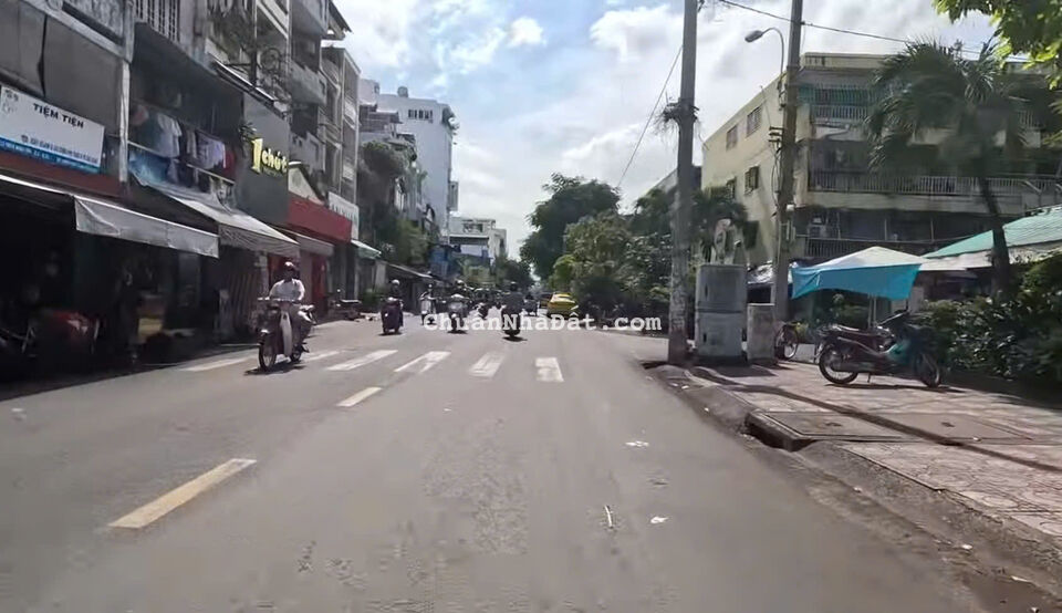 Bán Nhà Mặt Tiền Số: 42 Trần Nhân Tôn, Phường 2, Quận 10. DT: 4x 18m - 5 Tầng