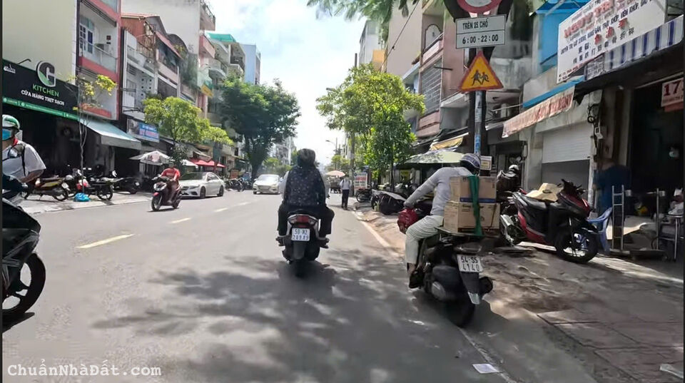 Bán Nhà Mặt Tiền Số: 42 Trần Nhân Tôn, Phường 2, Quận 10. DT: 4x 18m - 5 Tầng