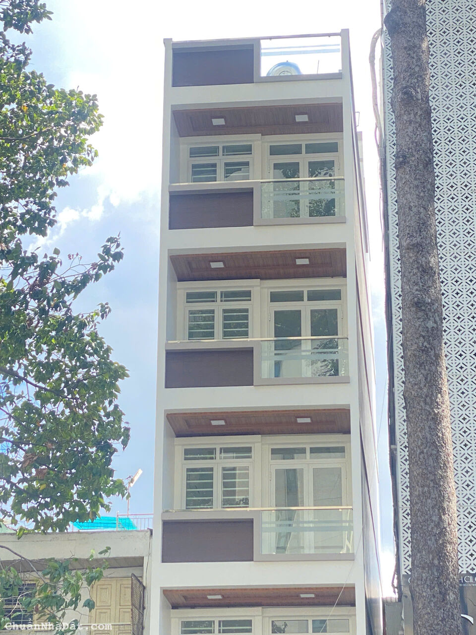 Cho thuê nhà mặt tiền đường 3 tháng 2, quận 10. 6 tầng. Gía thuê 50tr. Cho thuê nhà mặt tiền đường 3 tháng 2, quận 10. 6 tầng. Gía thuê 50tr.