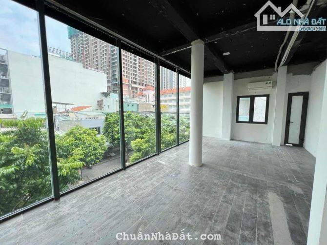 CHO THUÊ TÒA NHÀ MẶT TIỀN QUẬN 1 - NGANG 7.4M - CÓ THANG MÁY- Giá Thuê : 35 triệu/tháng