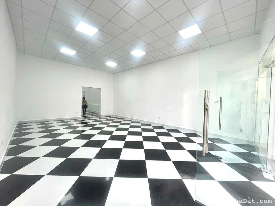 Cho thuê nhà mặt tiền Nguyễn Thị Minh Khai P. Đakao Quận 1 DTt : 6 x 17m. Gía thuê 80tr/tháng.