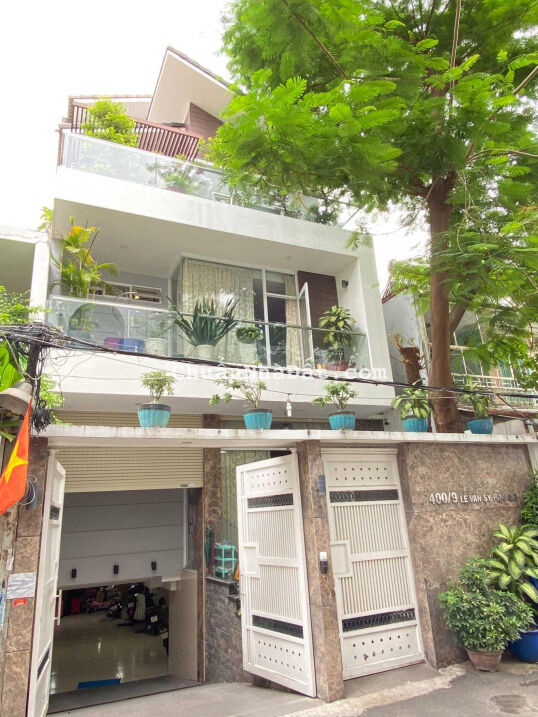 BIỆT THỰ SÂN VƯỜN TRẦN CAO VÂN P. ĐAKAO QUẬN 1 DT: 9X20. 