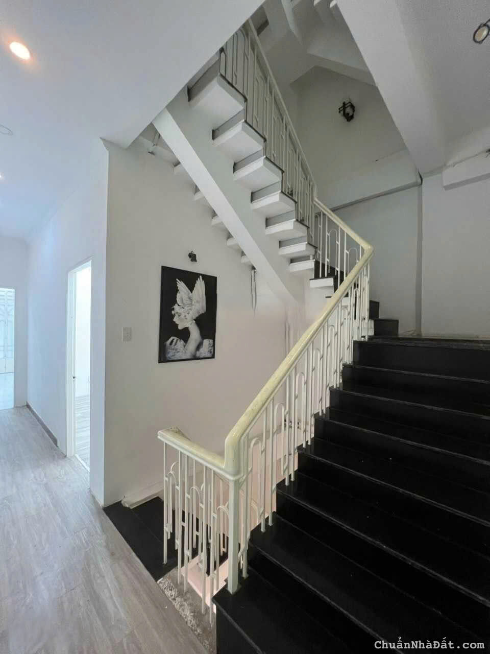 MẶT BẰNG ĐẸP - CHO THUÊ NHÀ THẨM MỸ MẶT TIỀN QUẬN 10 - 35 triệu!