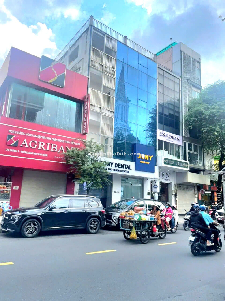 Cho Thuê Nhà Góc 2 Mặt Tiền 65 Đường Võ Văn Tần, Phường 6, Quận 3. Gía thuê 120tr/tháng.