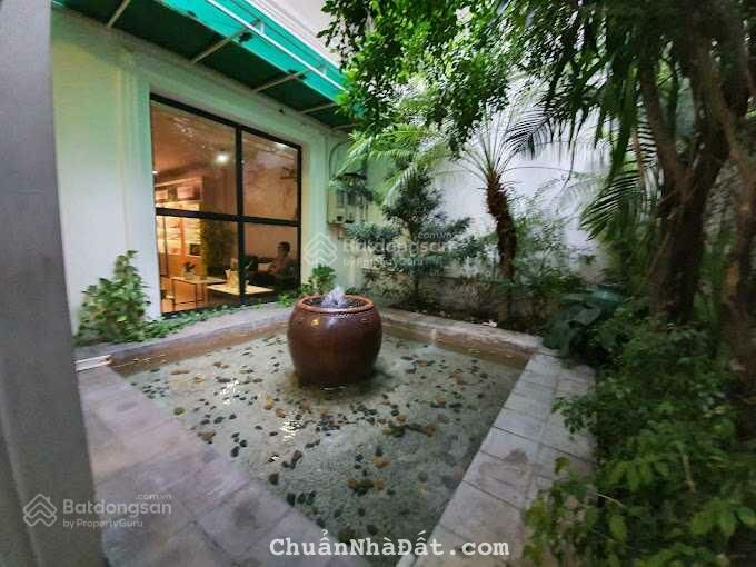 Cho thuê nhà mặt tiền đường Trần Quang Diệu, Phường 14, Quận 3.Gía cho thuê: 80 triệu/tháng.