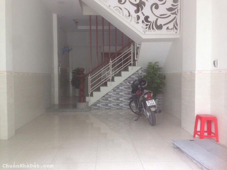 Chính chủ cho thuê nhà mặt tiền đường Hoa Bằng - Tân Sơn Nhì - giá 25tr/ tháng Chính chủ cho thuê nhà mặt tiền đường Hoa Bằng - Tân Sơn Nhì - giá 25tr/ tháng