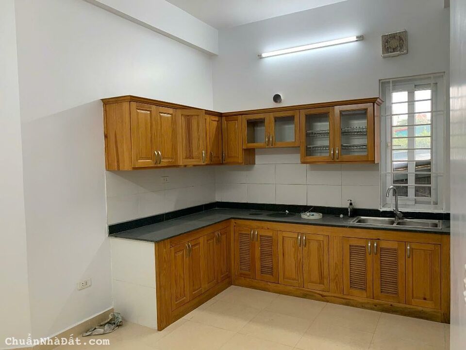 Bán nhà Hoàng Quốc Việt - 65m2 - 17.5 tỷ - Sát phố- Ô tô - phù hợp làm CHDV