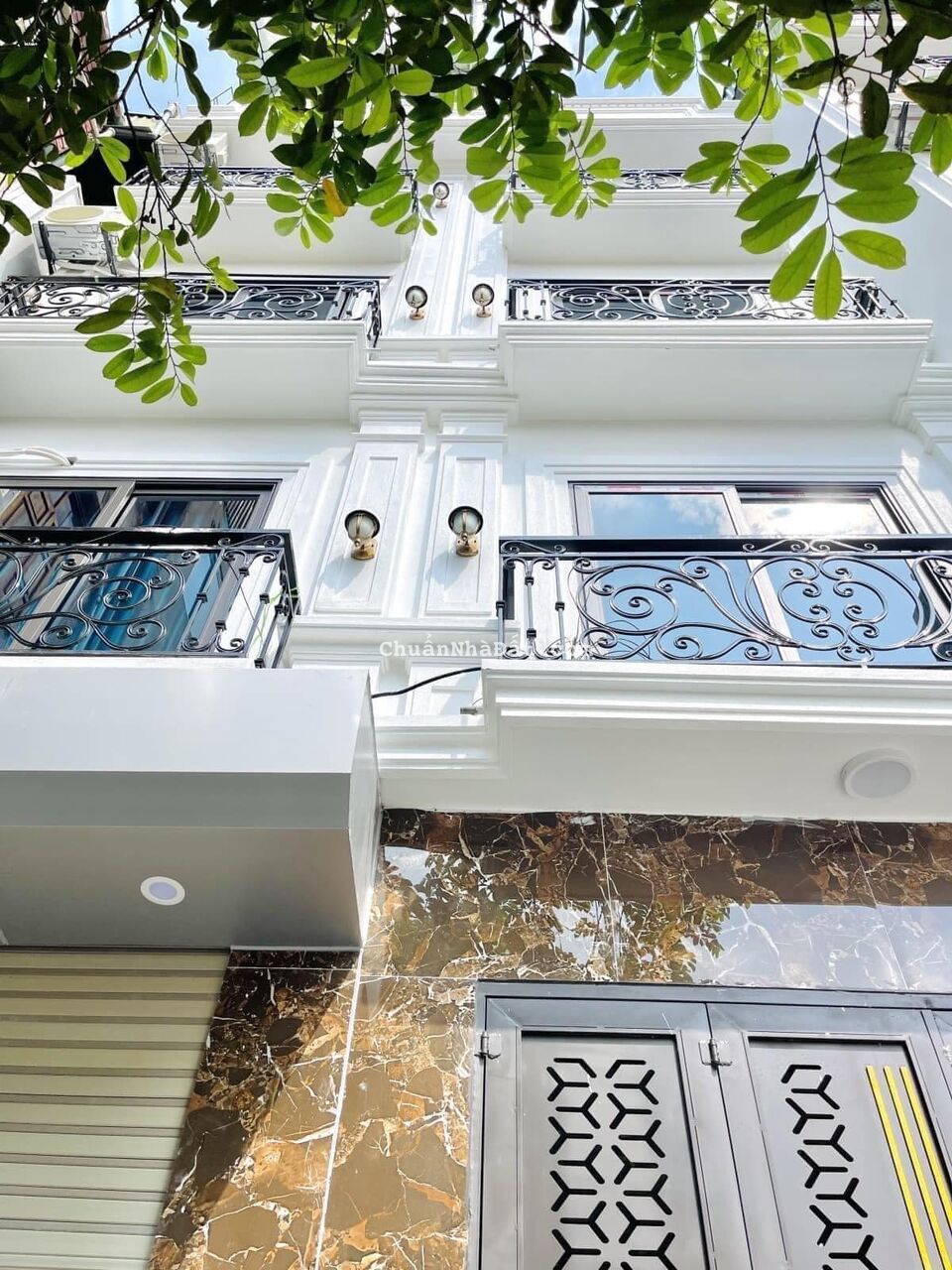 Bán nhà Hoàng Quốc Việt -Thang máy- Phân lô - Gara - An sinh đỉnh Bán nhà Hoàng Quốc Việt -Thang máy- Phân lô - Gara - An sinh đỉnh