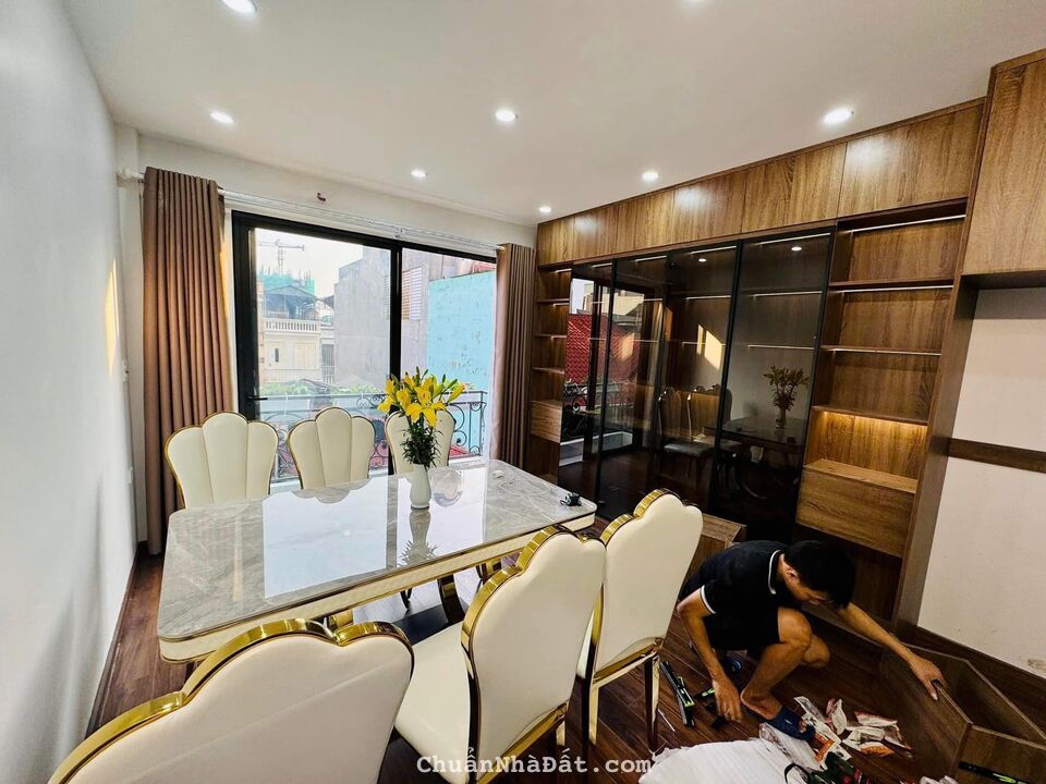 Bán nhà Hoàng Quốc Việt -Thang máy- Phân lô - Gara - An sinh đỉnh Bán nhà Hoàng Quốc Việt -Thang máy- Phân lô - Gara - An sinh đỉnh