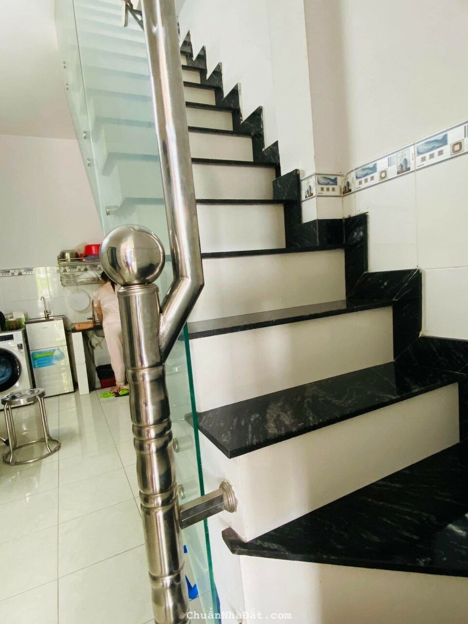 Nhà Mặt Tiền Ngay chợ Bình Chánh Sổ Hồng Riêng iêng 