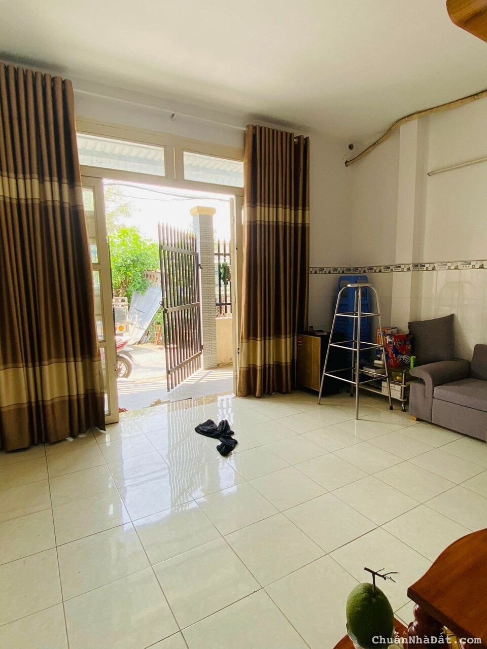 Nhà Mặt Tiền Ngay chợ Bình Chánh Sổ Hồng Riêng iêng 