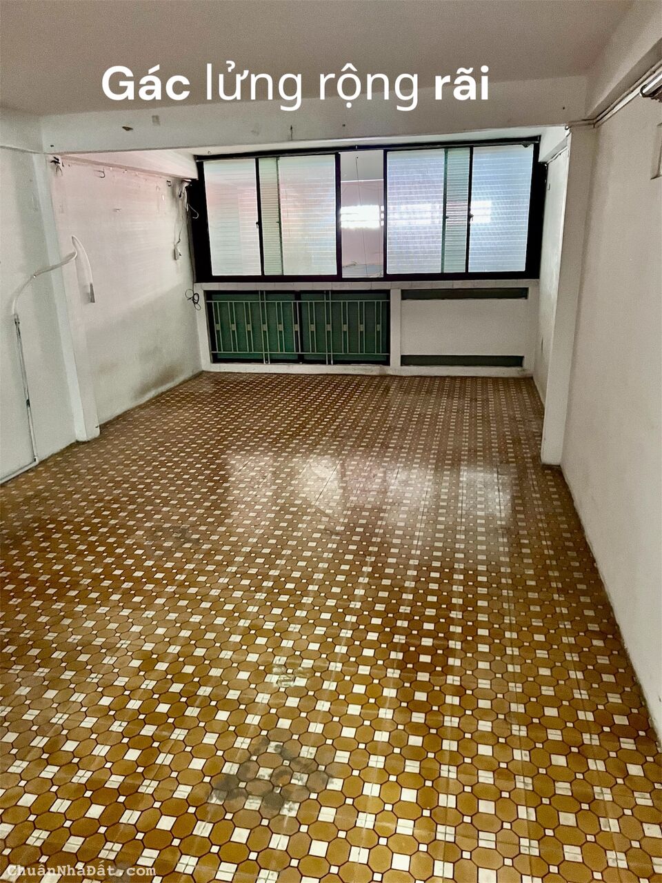 Mặt bằng cho thuê và ở . Nằm ngay vị trí chợ Sóc Trăng . Nơi buôn bán đông đảo nhiều người qua lại Mặt bằng cho thuê và ở . Nằm ngay vị trí chợ Sóc Trăng . Nơi buôn bán đông đảo nhiều người qua lại