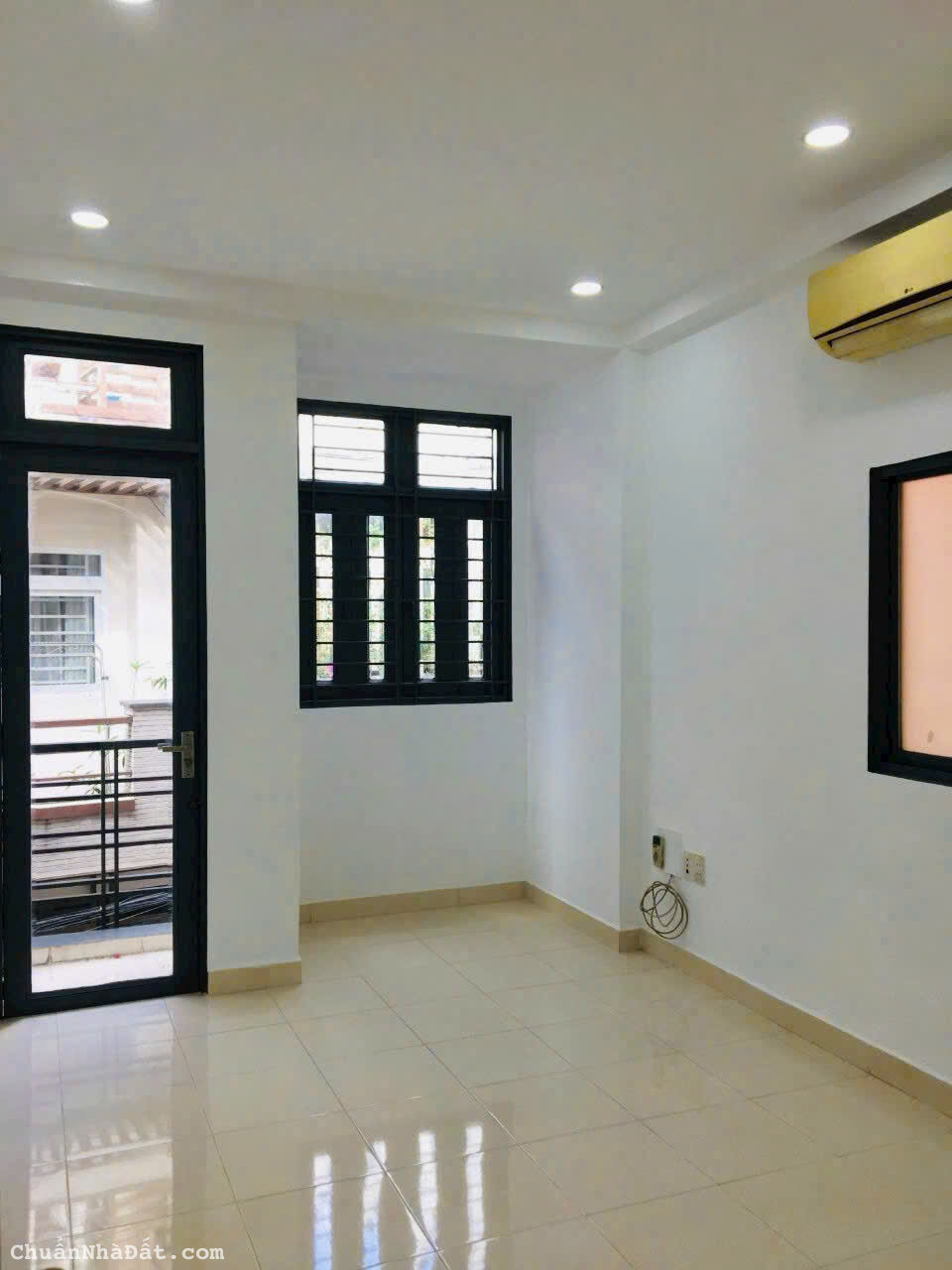 Cho thuê nhà ĐẸP hẻm 1 xẹt Nguyễn Tri Phương 2 lầu 2 phòng 3wc Quận 10 Cho thuê nhà ĐẸP hẻm 1 xẹt Nguyễn Tri Phương 2 lầu 2 phòng 3wc Quận 10