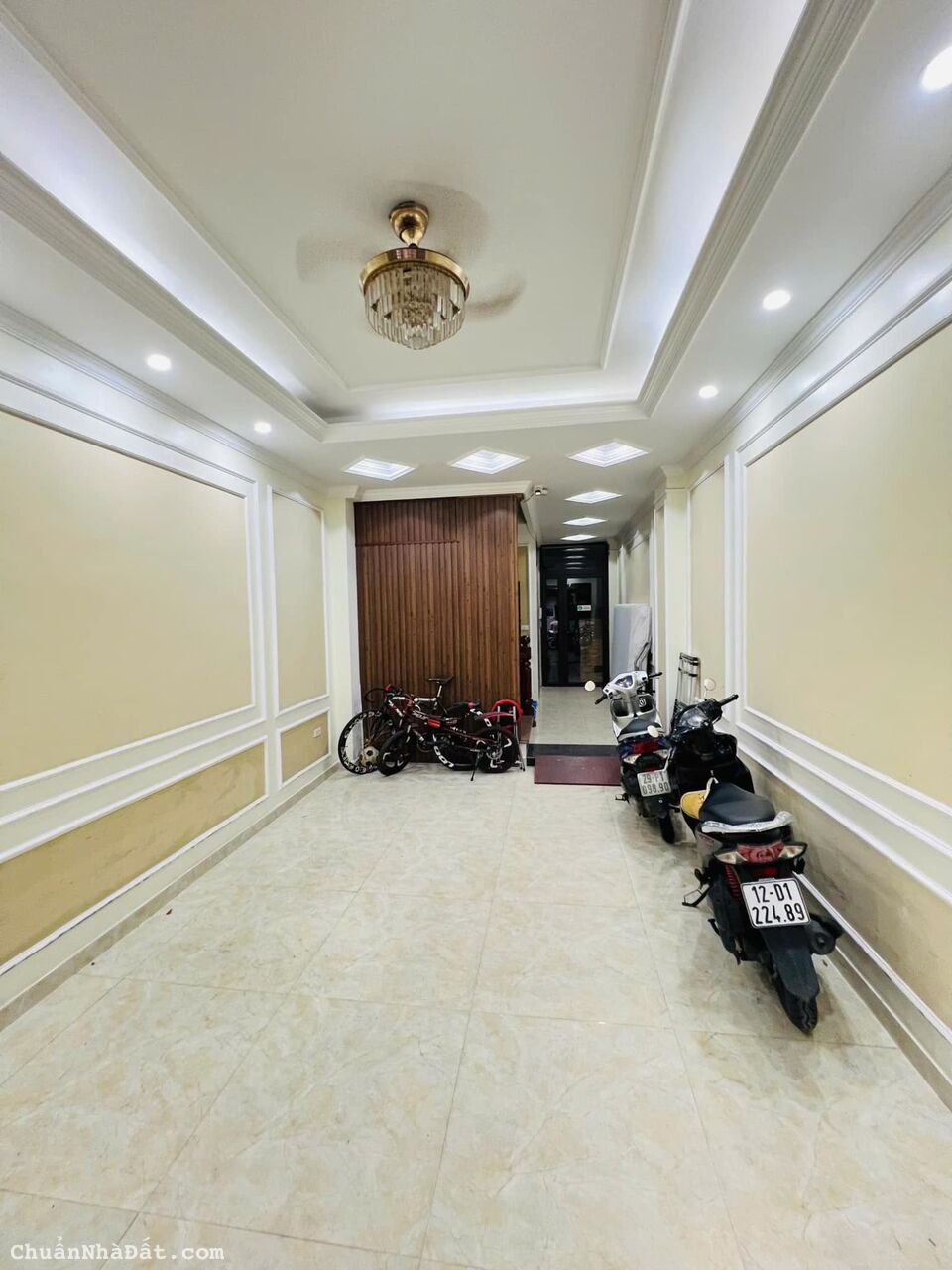 PHÂN LÔ CẦU GIẤY - 65M X 7T - MẶT TIỀN 4M -  Ô TÔ ĐỖ 24/24 - 10M RA MẶT PHỐ - DÒNG TIỀN 50TR/THÁNG