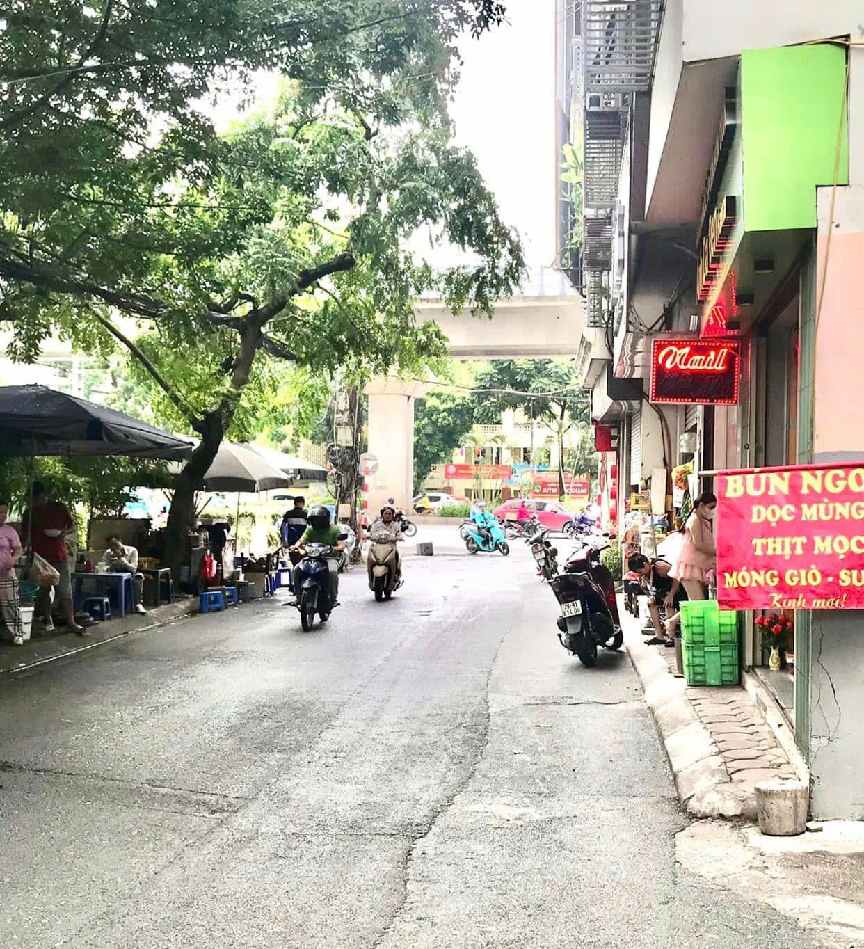 Bán Nhà Phố Cự Lộc - Quận Thanh Xuân, DT 40m2 x 4T, MT 4m, Giá 5.3 Tỷ Bán Nhà Phố Cự Lộc - Quận Thanh Xuân, DT 40m2 x 4T, MT 4m, Giá 5.3 Tỷ