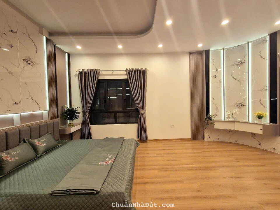 Bán Nhà 42m2 x 5T Phố Quan Nhân, Thanh Xuân - Chỉ 5.7 Tỷ, Ngõ Rộng Thoáng, Gần Phố