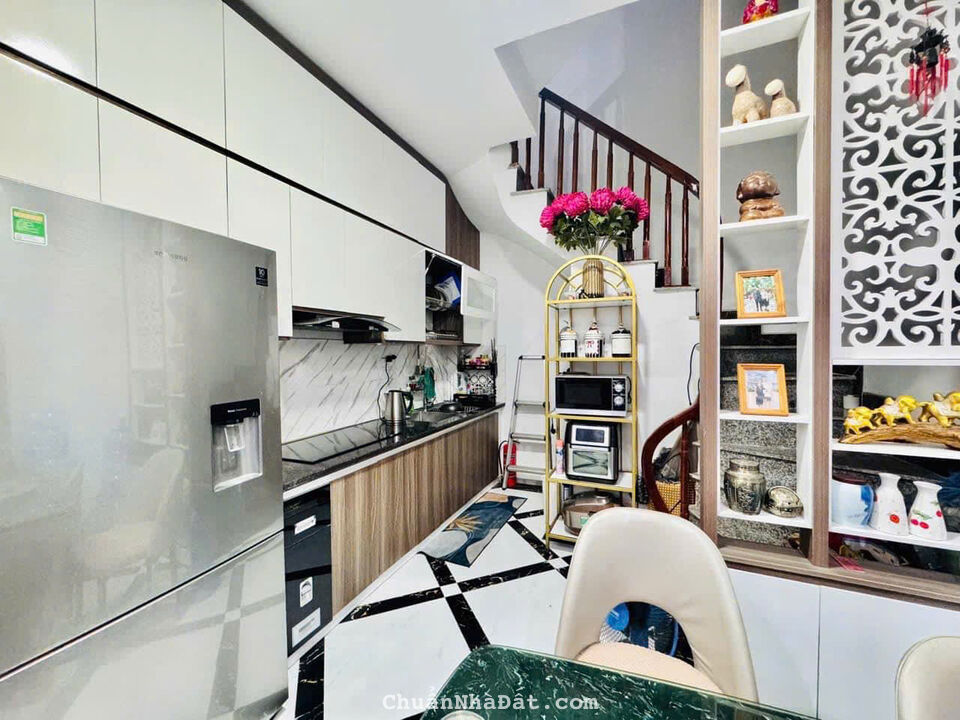 Bán Nhà Vũ Trọng Phụng - Thanh Xuân 40m2 x 5T, Giá Chỉ 7.25 Tỷ, 30M Ra Mặt Phố.